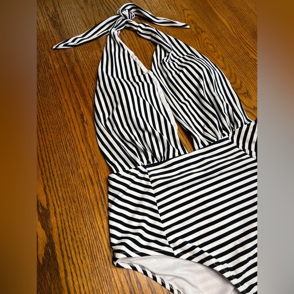 Cupshe Farewell Cambridge Stripe One-piece Swimsuit - Picture 3 of 9